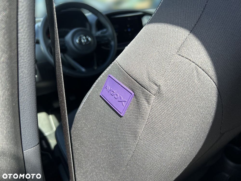Toyota Aygo X 1.0 VVT-i JBL - 16