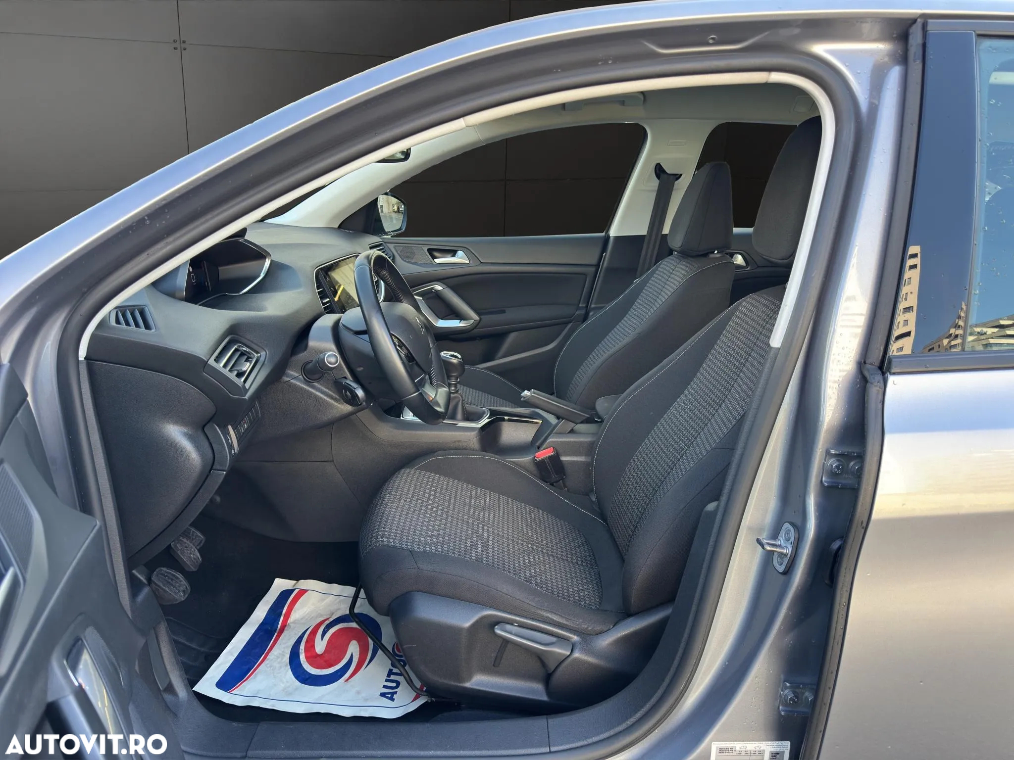 Peugeot 308 1.2 L PureTech Turbo S&S Active - 5