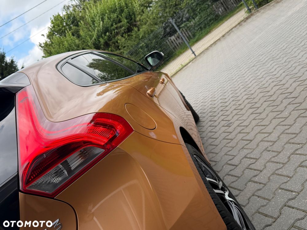 Volvo V40 T3 R Design - 7