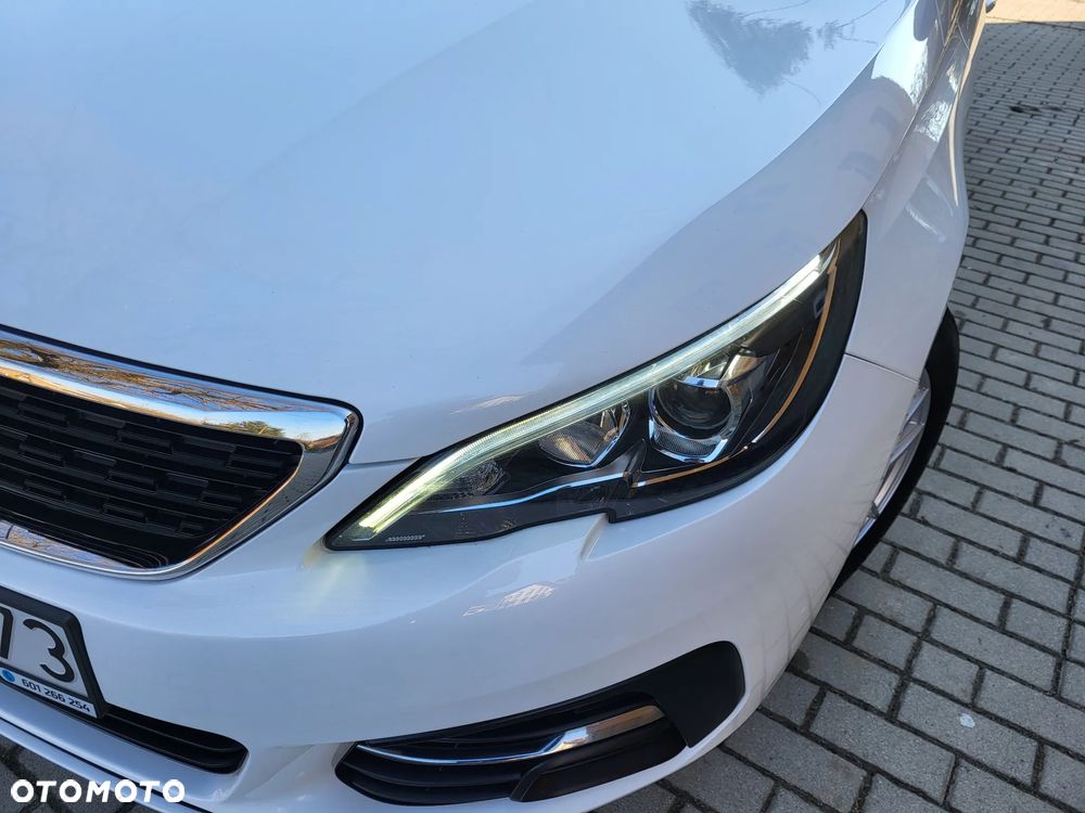 Peugeot 308 BlueHDi 130 Black Edition - 12
