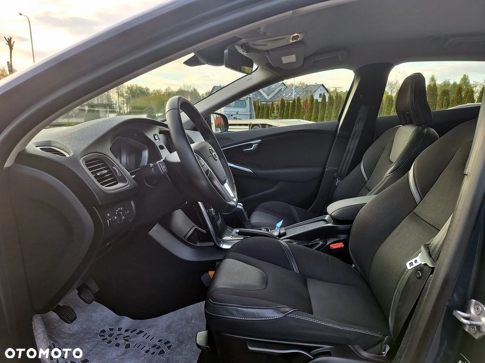 Volvo V40 D2 Momentum - 17
