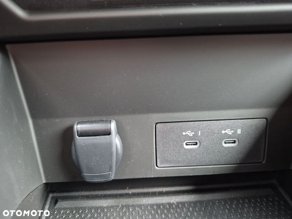 Renault Captur 1.3 TCe mHEV Techno EDC - 23