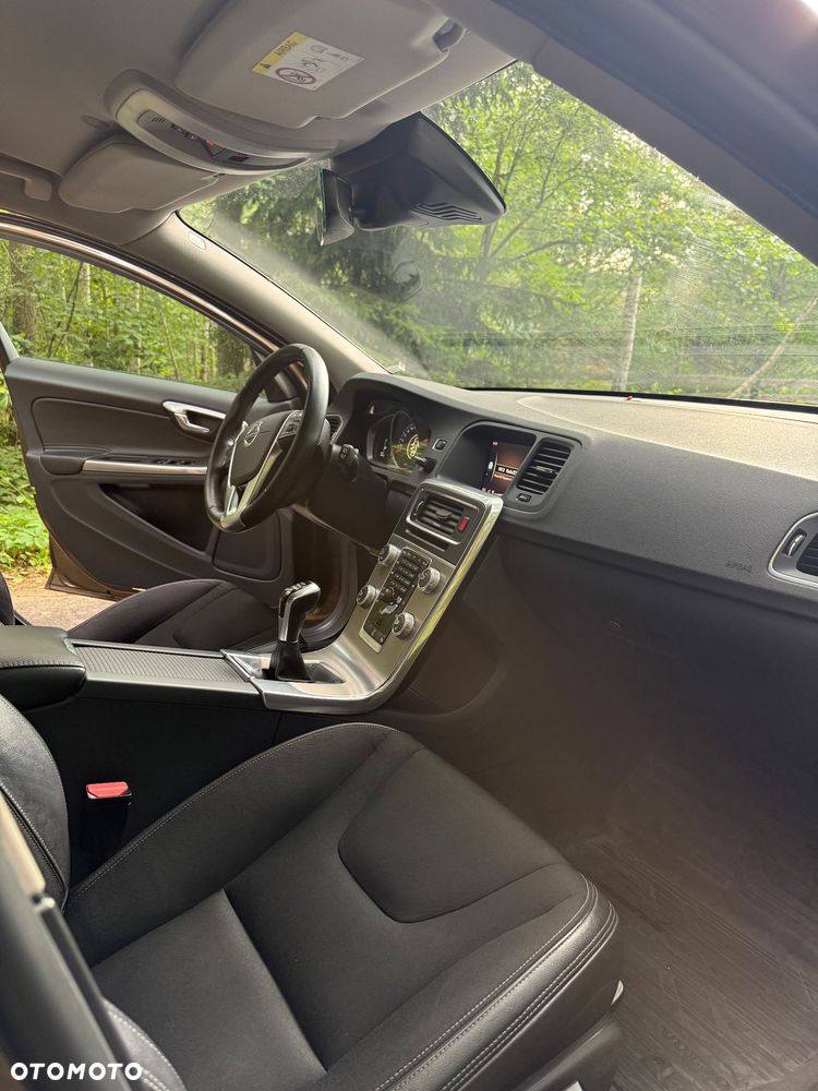 Volvo V60 Cross Country - 14