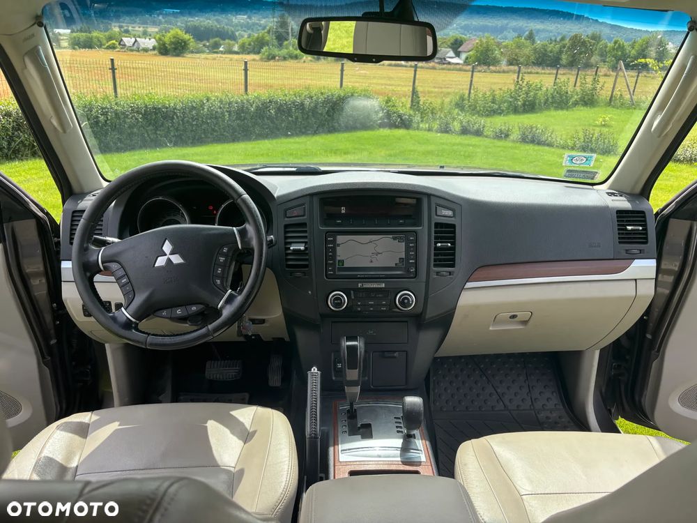 Mitsubishi Pajero 3.2 DID Elegance - 14
