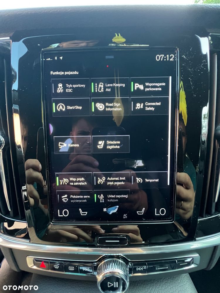 Volvo V90 D3 Geartronic Momentum Pro - 31