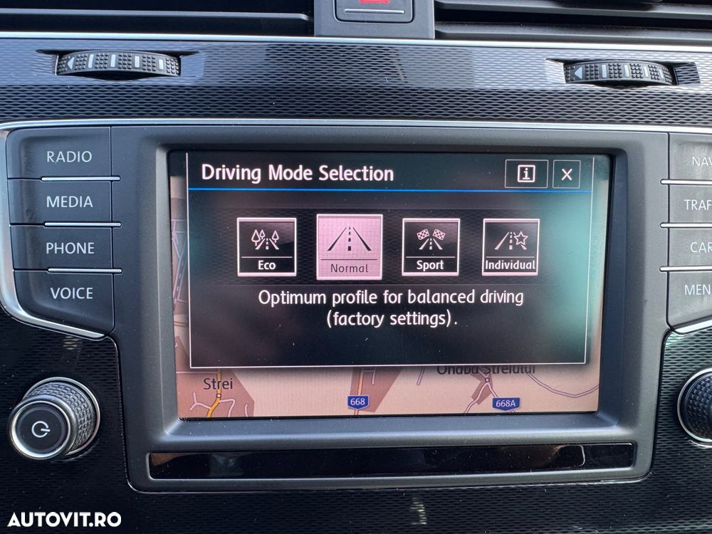 Volkswagen Golf - 28