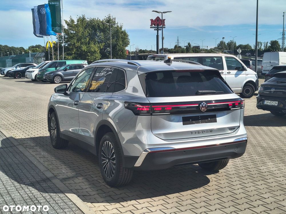Volkswagen Tiguan - 8