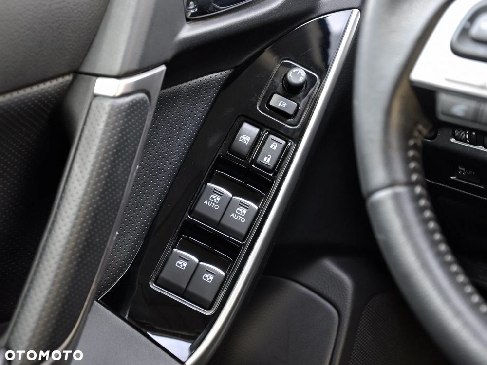 Subaru Forester 2.0 XT Platinum Lineartronic - 26