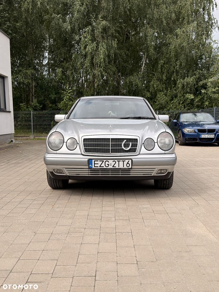 Mercedes-Benz Klasa E - 6