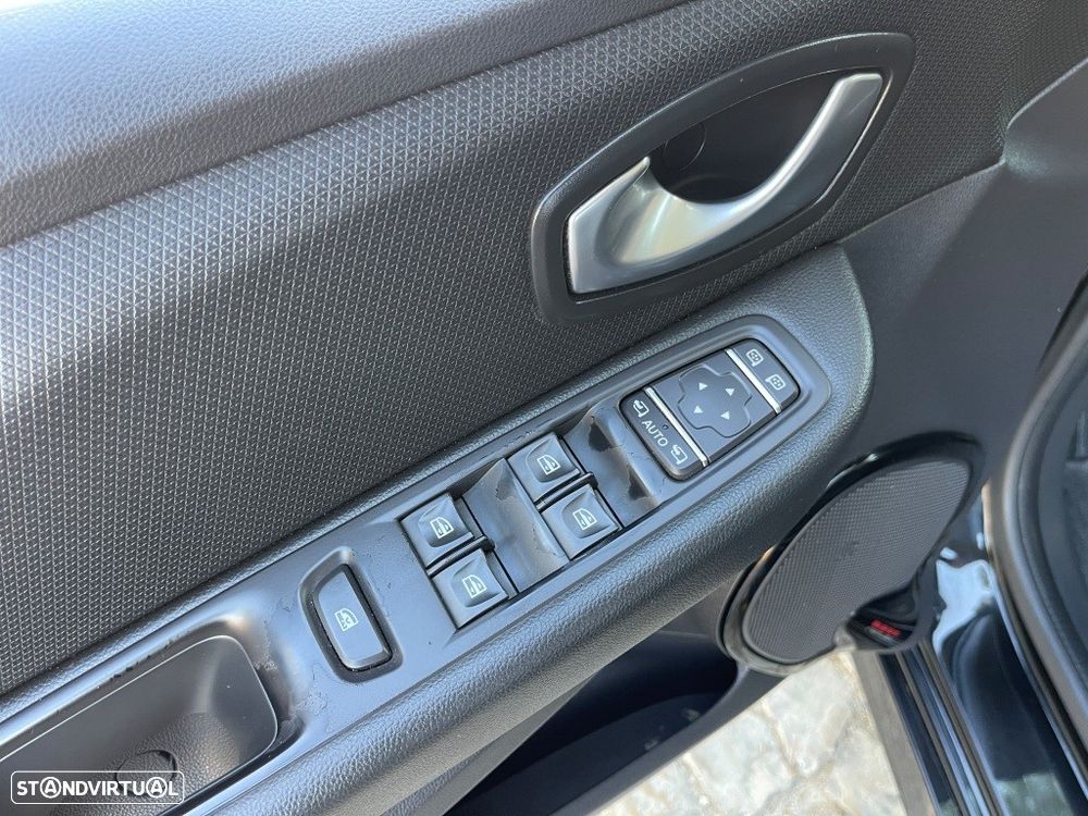 Renault Clio Sport Tourer 0.9 TCe GT Line - 23