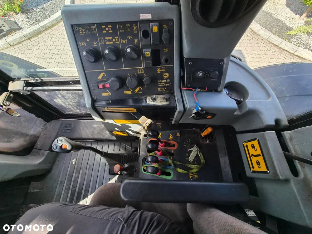JCB FASTRAC 2115 - 12