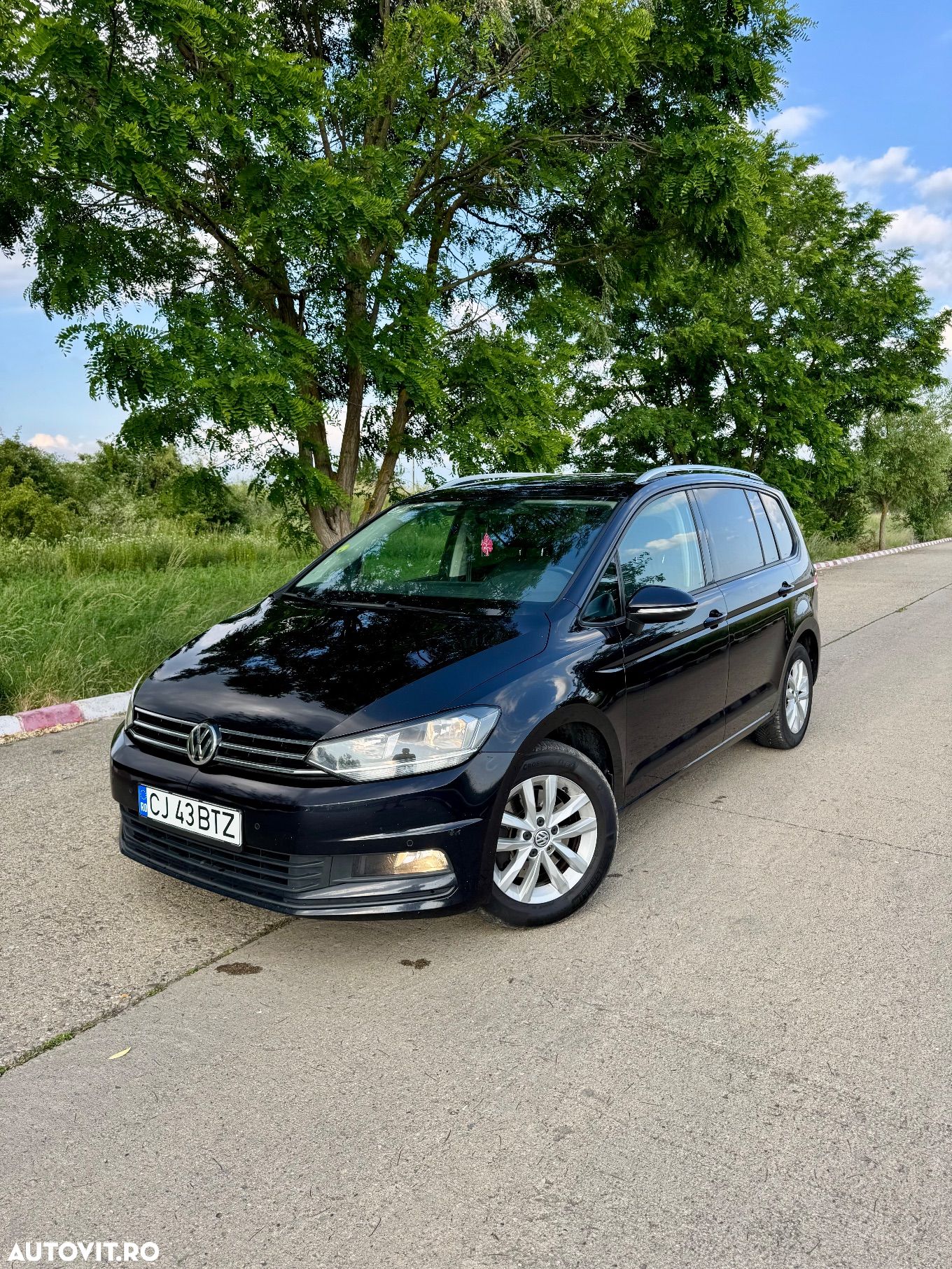 Volkswagen Touran 1.6 TDI SCR (BlueMotion Technology) DSG Comfortline - 1