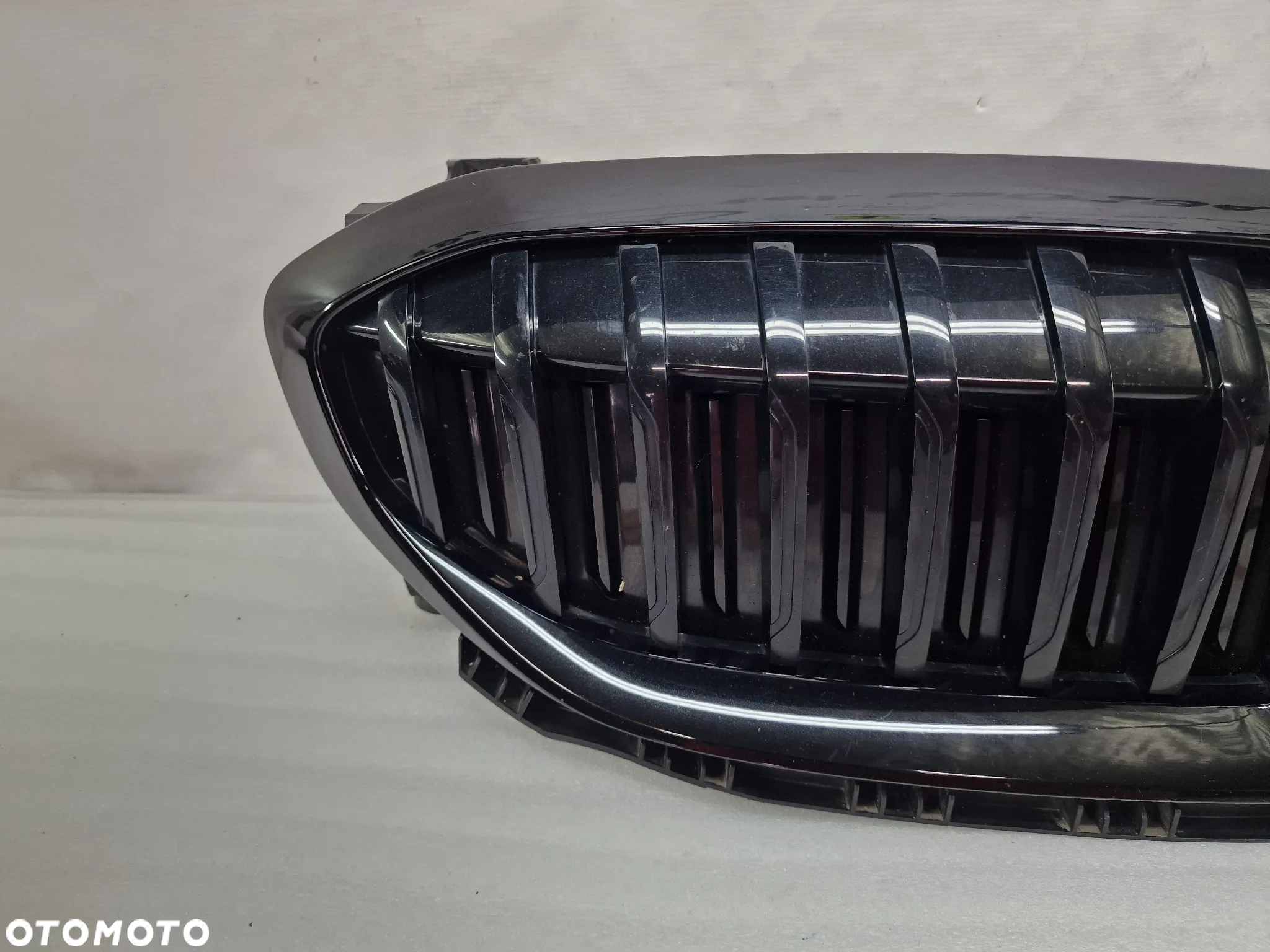 BMW G20 / G21 / G28 ATRAPA / GRILL ZDERZAKA PRZEDNIEGO PRZÓD + ŻALUZJA CZARNA W POŁYSKU , NR 187156-10 18715610 / 5A22C60 , NR AUKCJI GL703 - 3