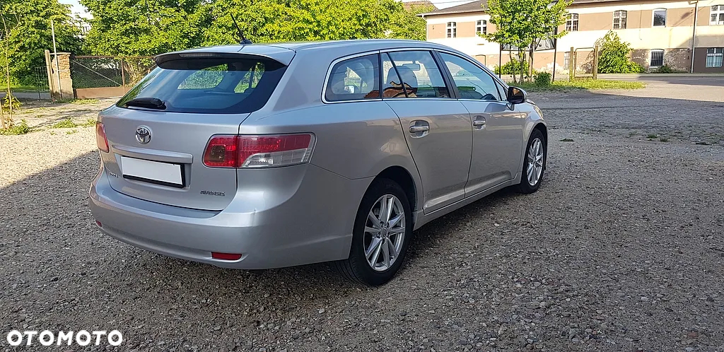 Toyota Avensis 2.0 D-4D Combi Executive - 5