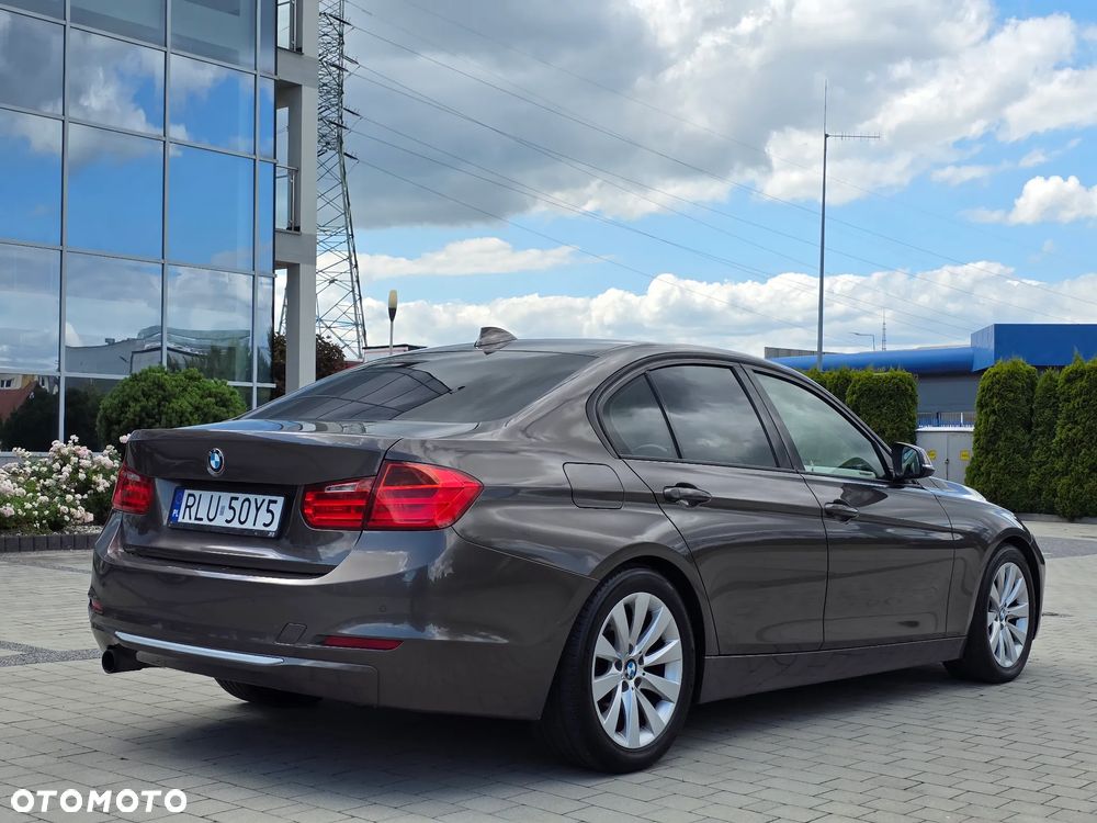 BMW Seria 3 320i Modern Line - 13