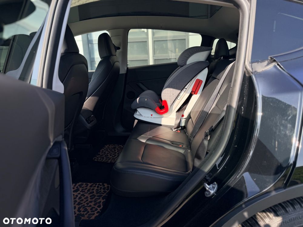 Tesla Model Y Long Range AWD - 9