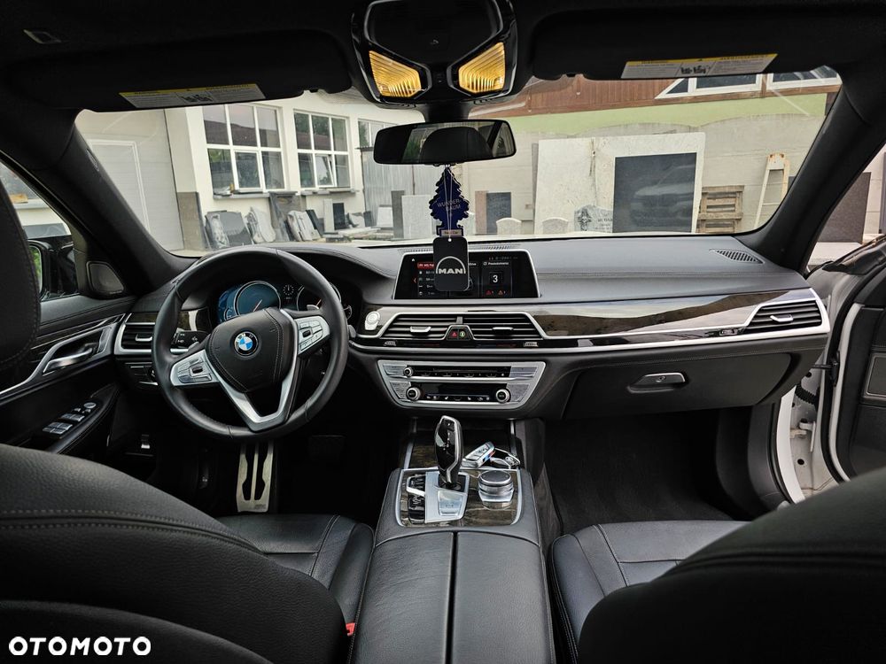 BMW Seria 7 740Li - 29