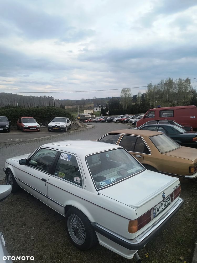 BMW Seria 3 325e - 12