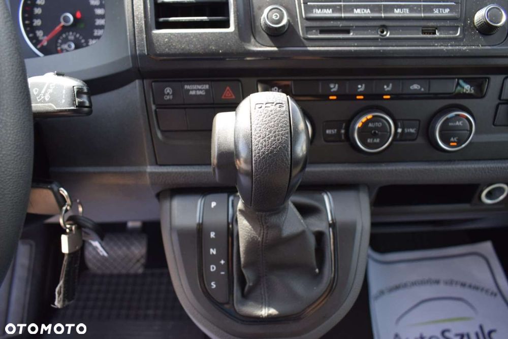 Volkswagen Caravelle - 28