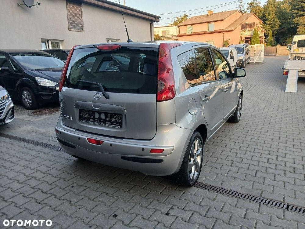 Nissan Note 2011 photo 4