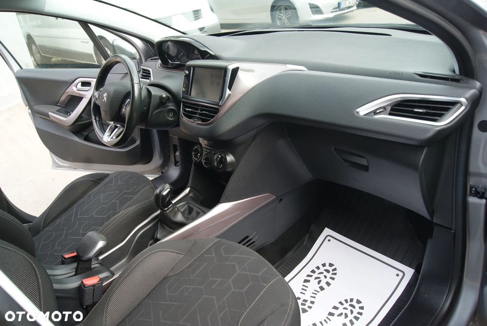 Peugeot 2008 1.2 Pure Tech Style - 18