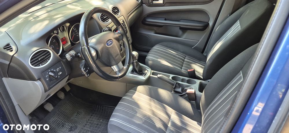 Ford Focus 1.6 16V Ambiente - 11