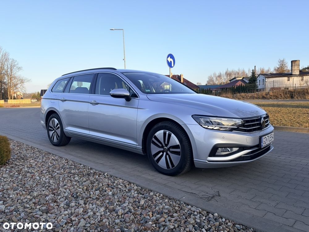 Volkswagen Passat - 1