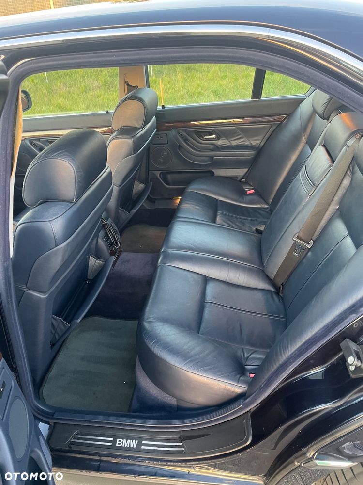 BMW Seria 7 740i V8 - 10