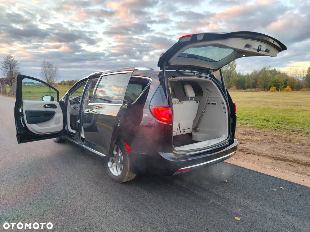 Chrysler Pacifica - 39