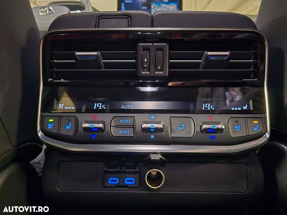 Toyota Land Cruiser 300 - 24