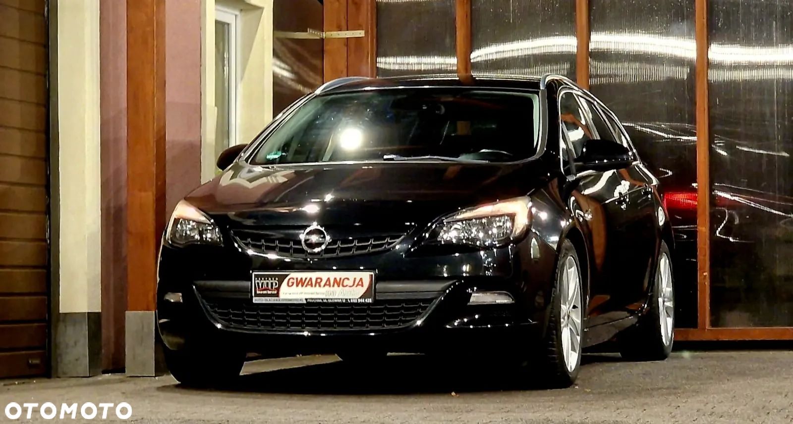 Opel Astra 1.6 Turbo Sports Tourer Design Edition - 1