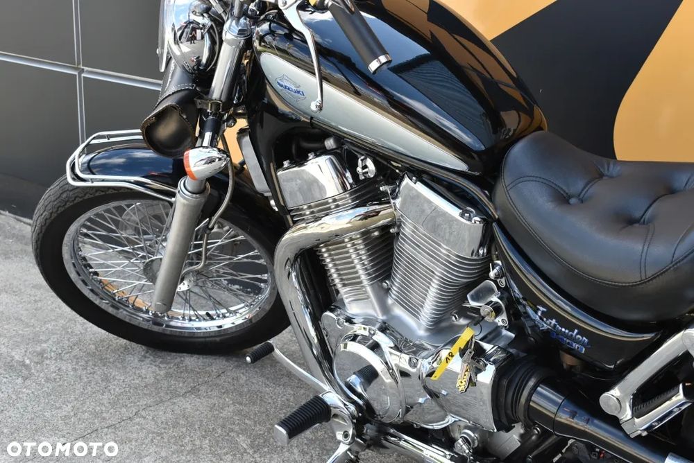 Suzuki Intruder - 14