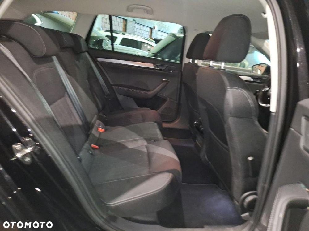 Skoda Superb 2.0 TDI SCR Sportline DSG - 9