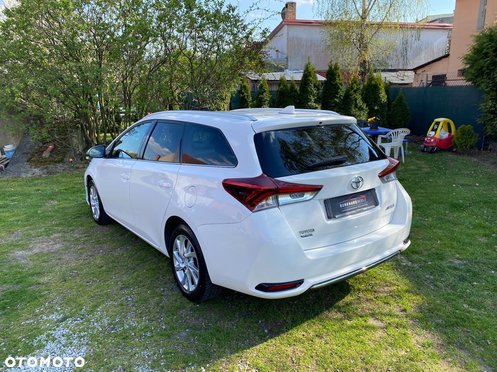 Toyota Auris 1.6 Valvematic Executive - 6
