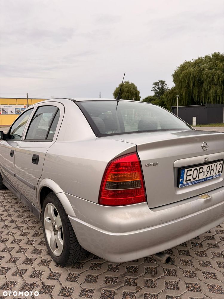 Opel Astra 1.6 - 9