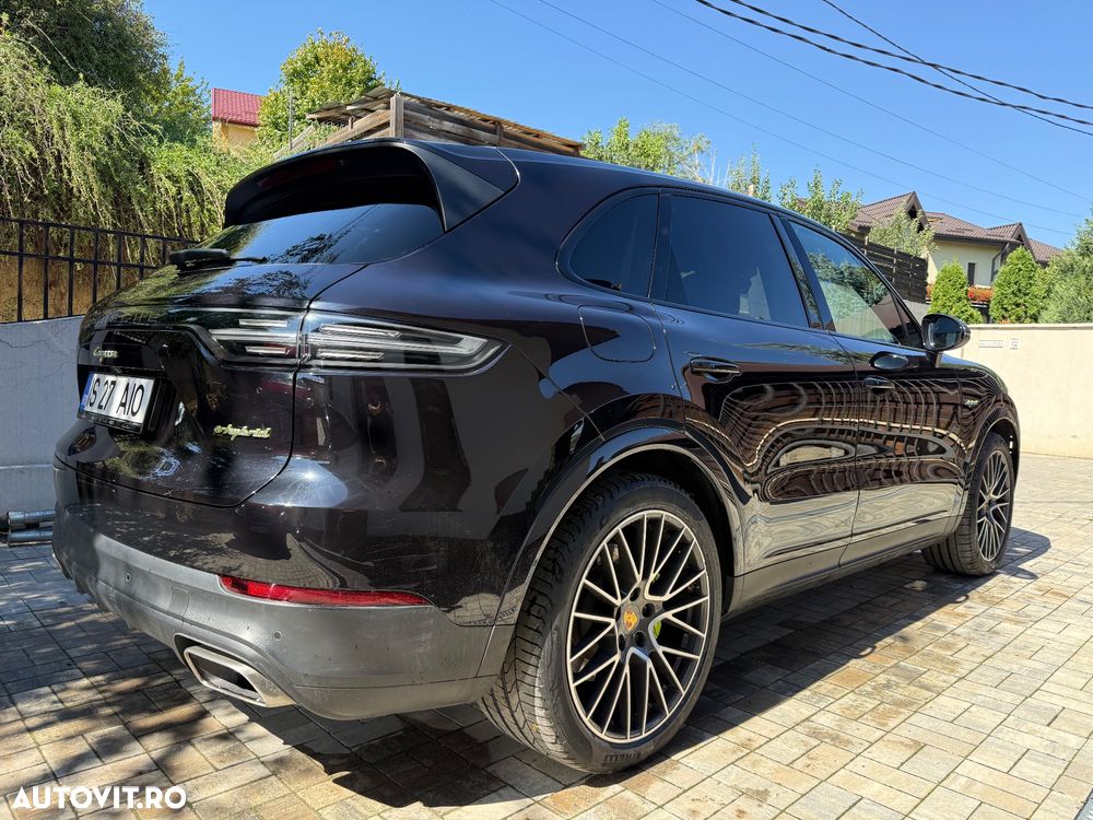 Porsche Cayenne - 1