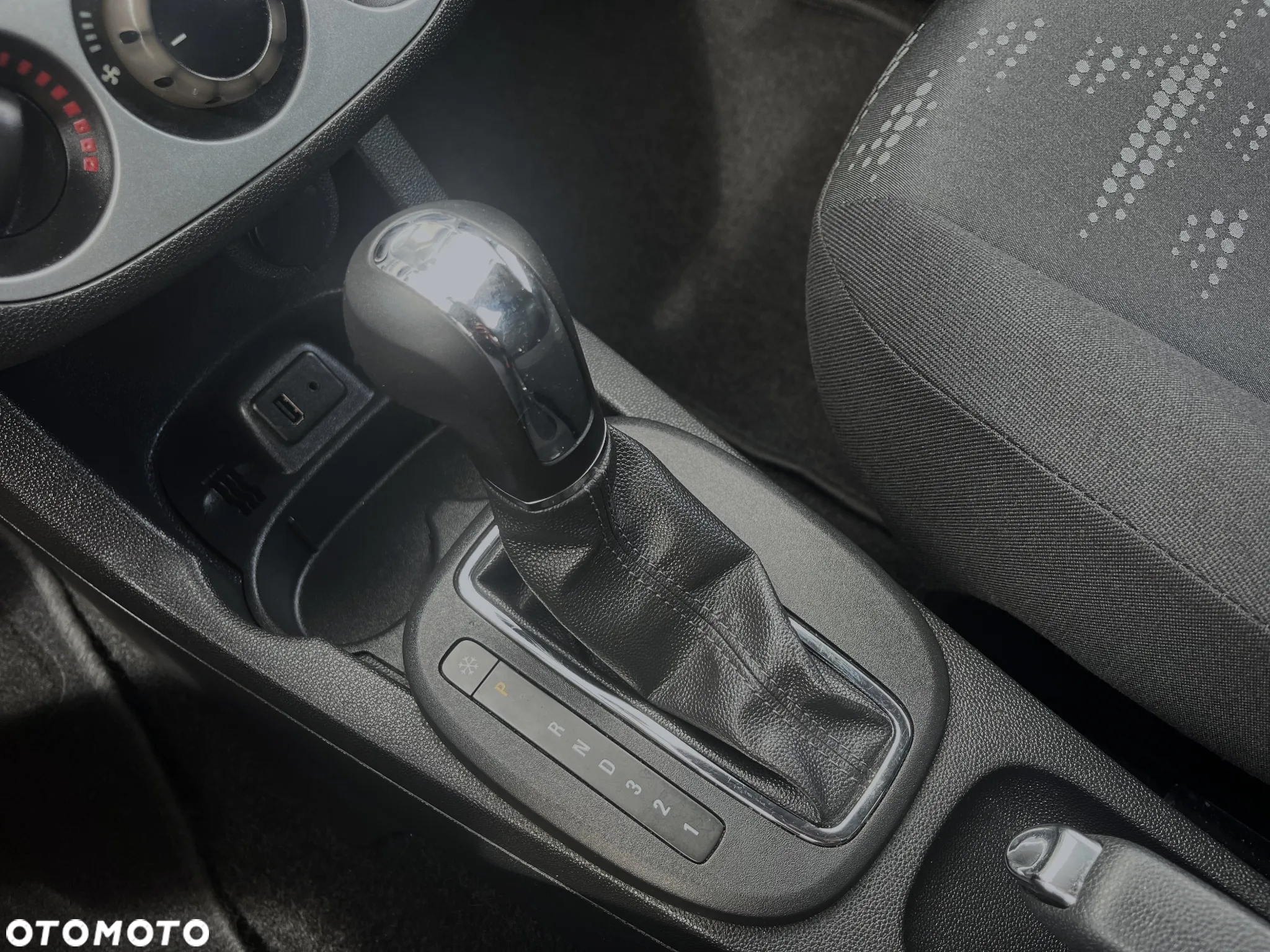 Opel Corsa 1.4 16V Automatik Navi - 10