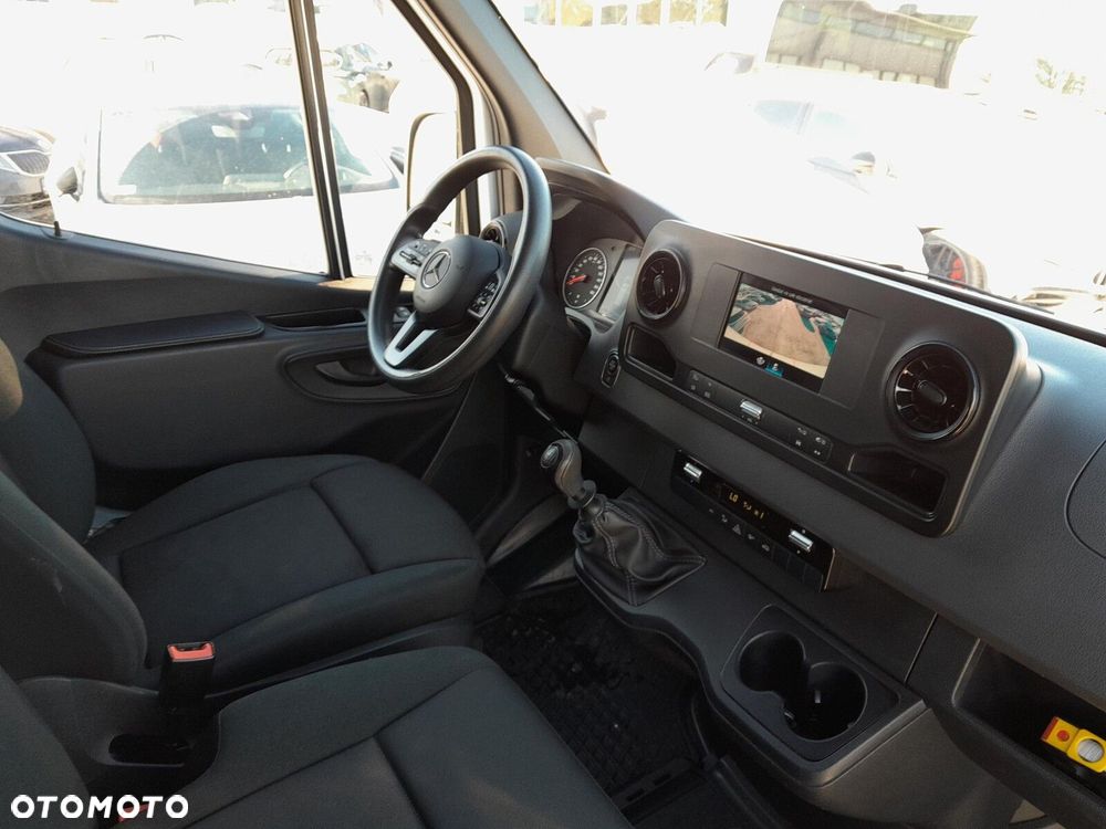 Mercedes-Benz Sprinter - 20
