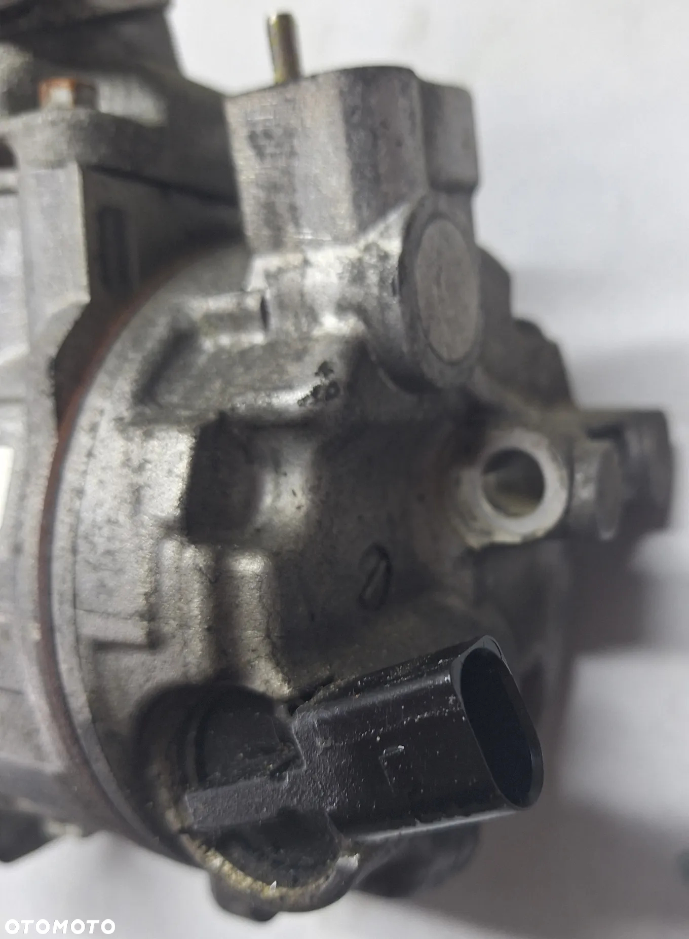 KOMPRESOR KLIMATYZACJI DENSO - 1K0820859J -VW GOLF V-1,4 - 3