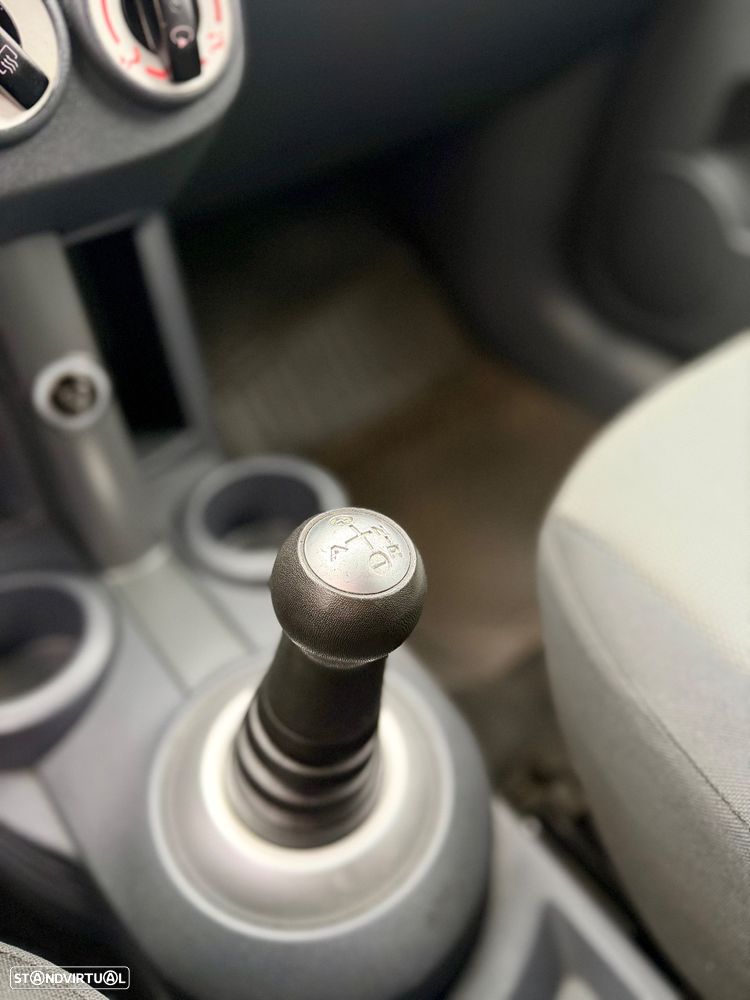 Mitsubishi Colt - 17