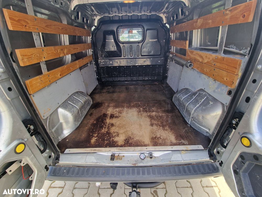 Ford Transit Connect - 12