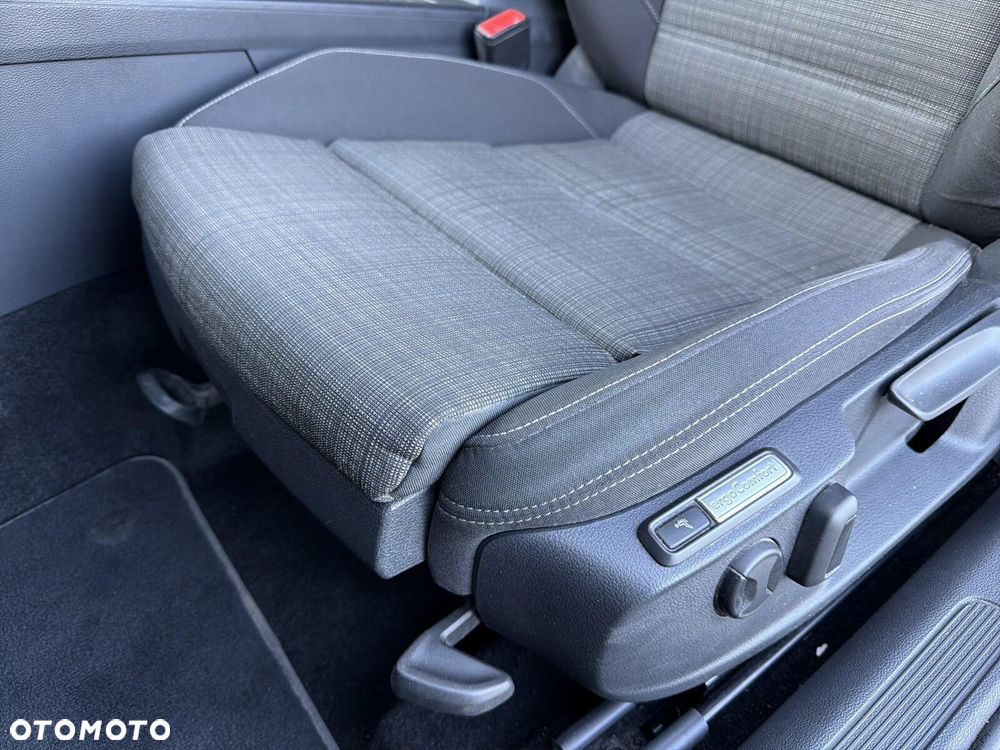 Volkswagen Passat - 13