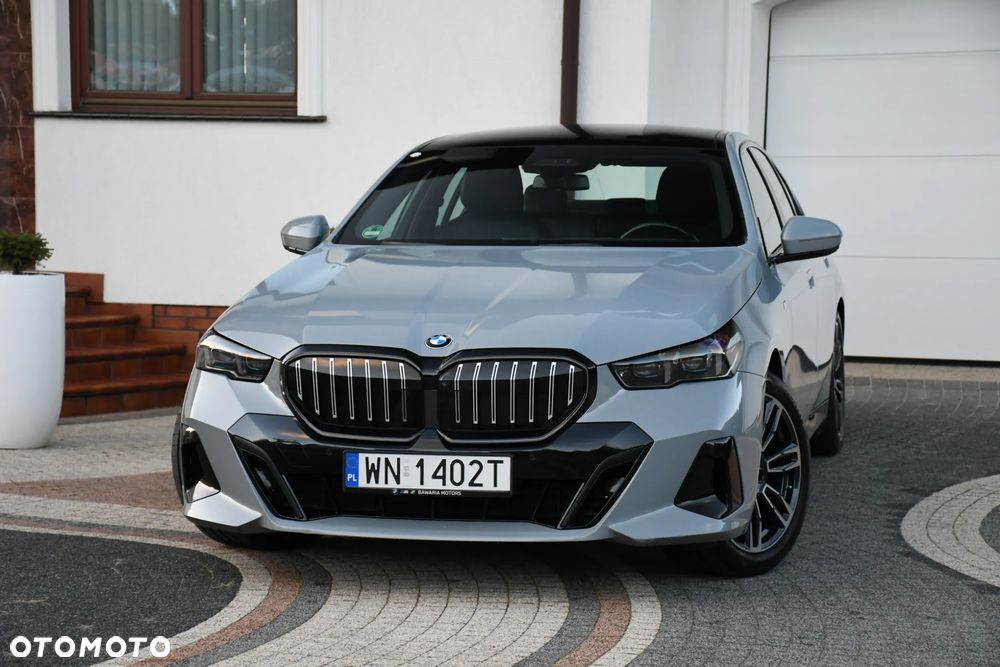 BMW 5 Series 2023 photo 2