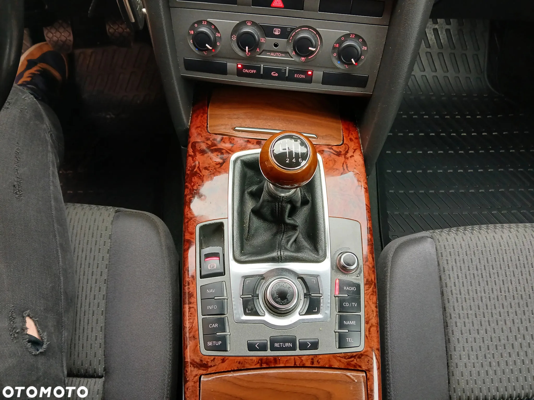 Audi A6 2.4 - 12