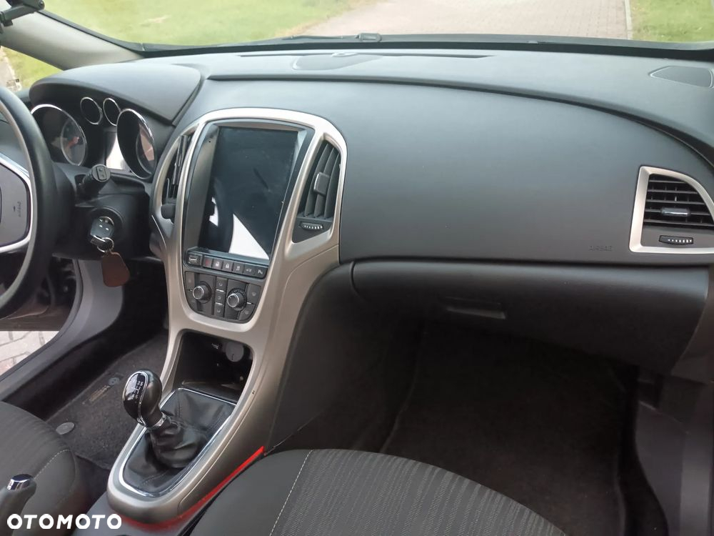 Opel Astra 1.6 Turbo 150 Jahre - 12
