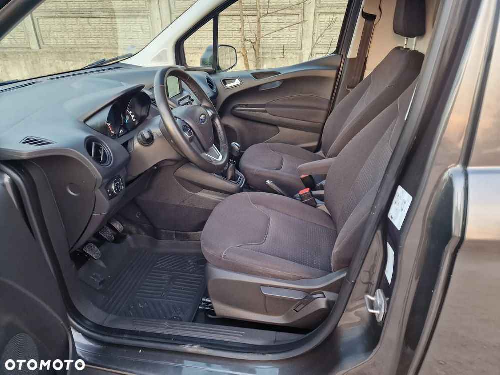 Ford Transit Courier - 10