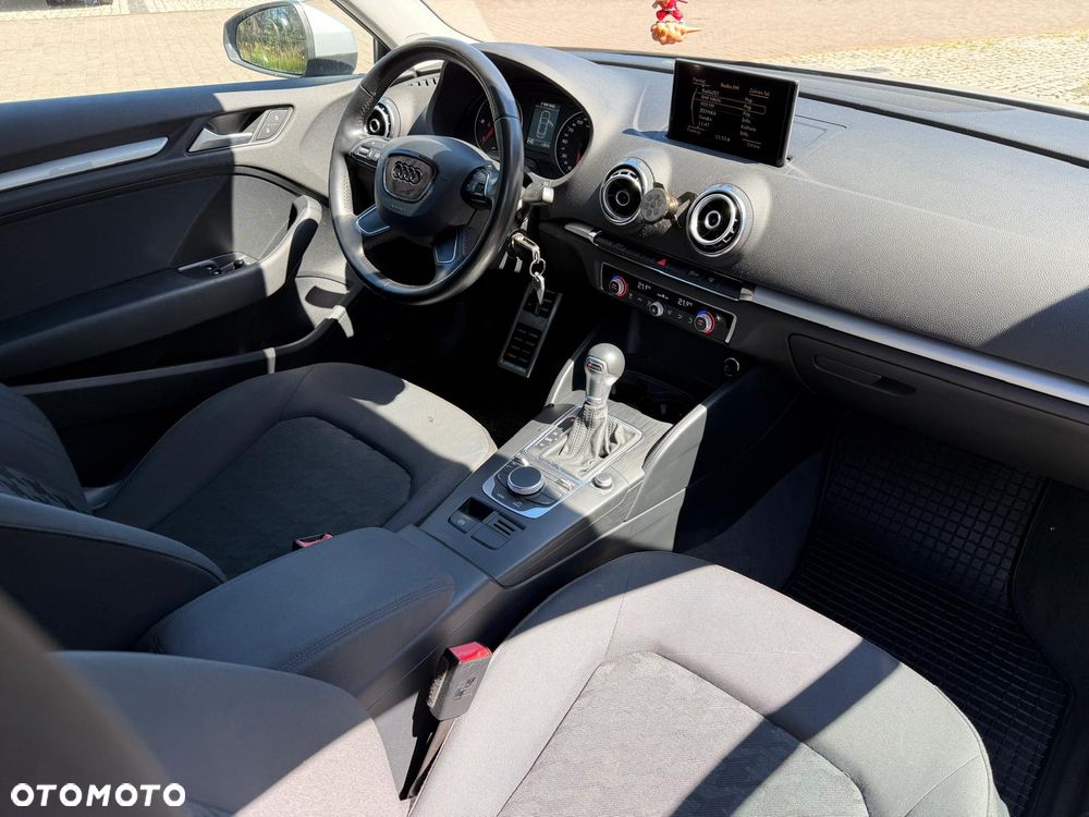 Audi A3 3-drzwiowe 1.6 TDI DPF Ambition S tronic - 11