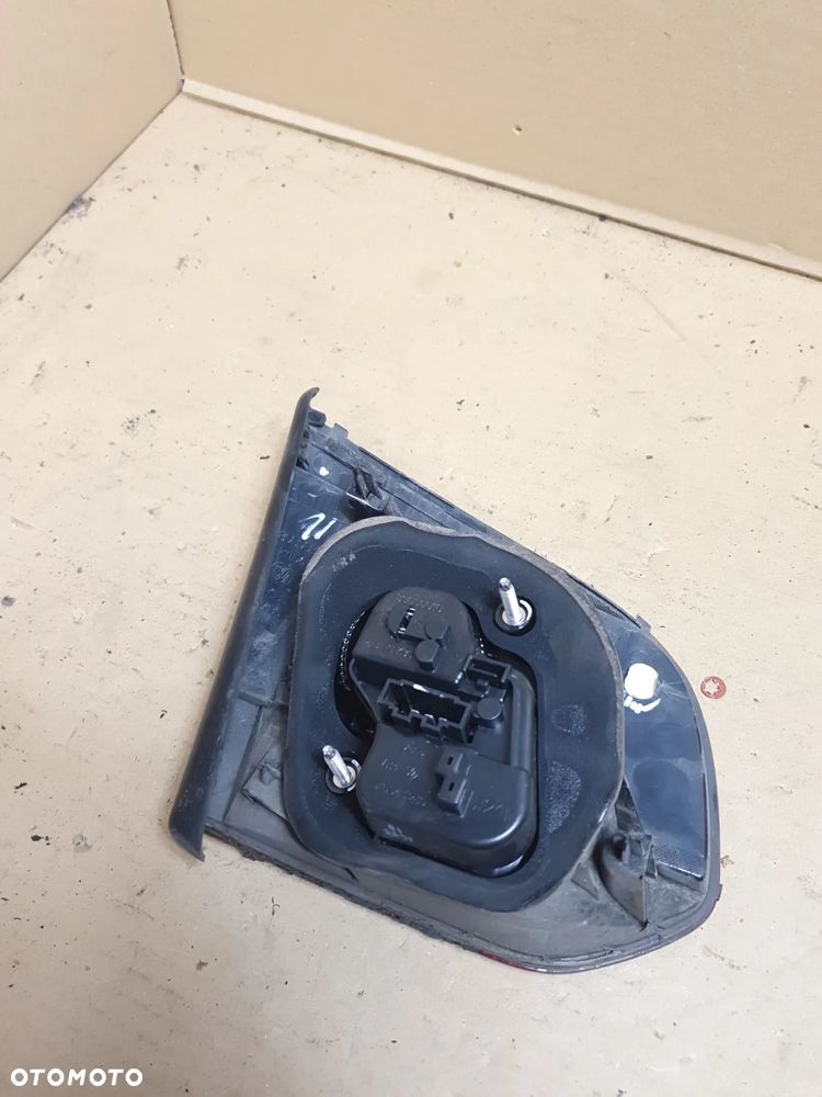 . LAMPA PRAWA W KLAPE VOLKSWAGEN GOLF 6 - 5