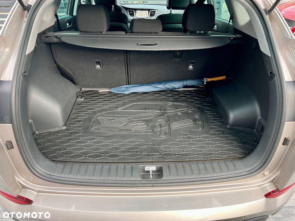 Hyundai Tucson blue 1.7 CRDi 2WD Intro Edition - 27