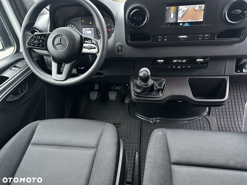 Mercedes-Benz Sprinter - 20